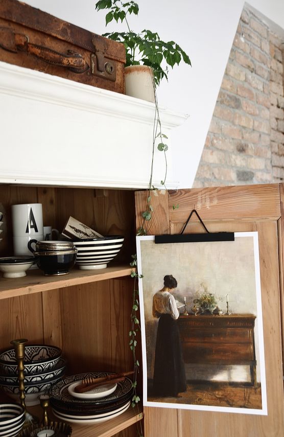 Kunst im alten Schrank…🤍 Kunst im alten Schrank…🤍