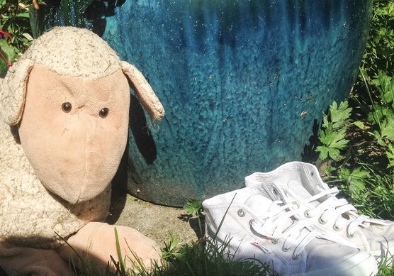 Schaf mit Schuh - AntiDesign Schaf mit Schuh - AntiDesign