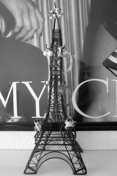 Ein Eiffelturm als Schmuckaufbewahrung Ein Eiffelturm als Schmuckaufbewahrung