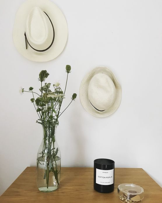 Schlafzimmer mit selbstgepflückten Blume Schlafzimmer mit selbstgepflückten Blume