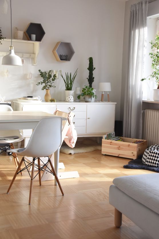 Wohnzimmer mit Sonnenschein Wohnzimmer mit Sonnenschein