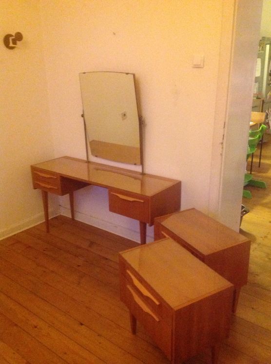 Frisierkommode und Nachtschränkchen 60er/70er Jahre Frisierkommode und Nachtschränkchen 60er/70er Jahre