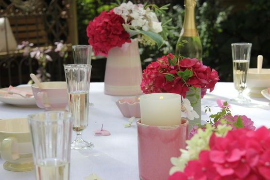 Hortensienliebe - romantische Tischdekoration im Garten Hortensienliebe - romantische Tischdekoration im Garten