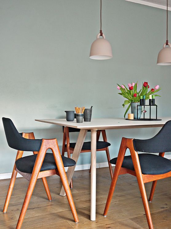 Angezogen eingezogen
Angezogen eingezogen