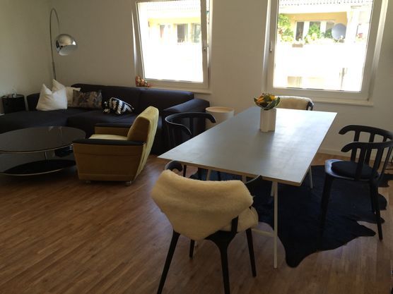 alter Tisch in altem Wohnzimmer - neu kombiniert! alter Tisch in altem Wohnzimmer - neu kombiniert!