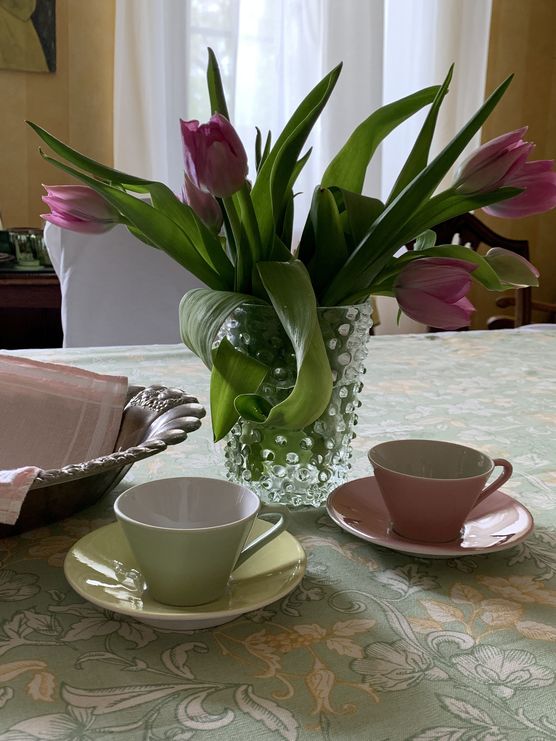 Espressopäuschen mit altem Lilienporzellan Espressopäuschen mit altem Lilienporzellan