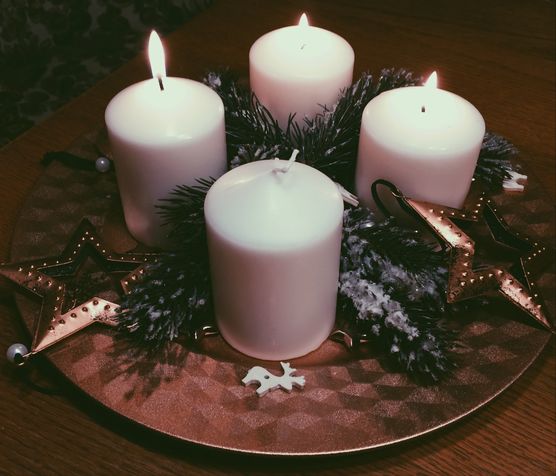 Advent, Advent ein Lichtlein brennt Advent, Advent ein Lichtlein brennt