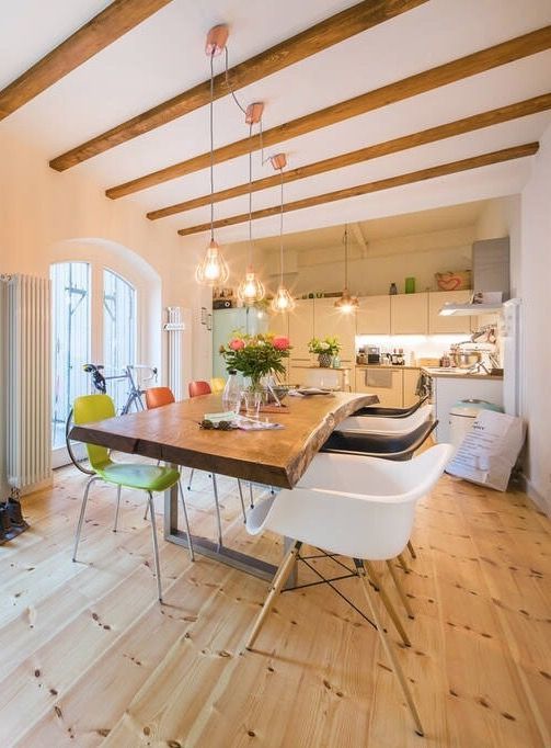 Das Herzstück - die lange Tafel aus einem Stück Eichenholz Das Herzstück - die lange Tafel aus einem Stück Eichenholz