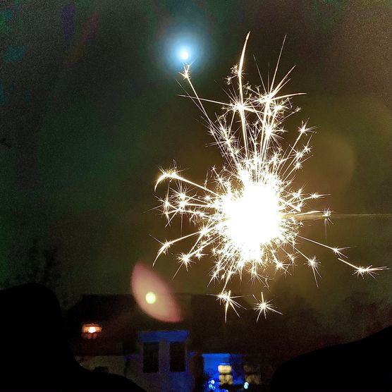 Den Mond kitzeln... Den Mond kitzeln...