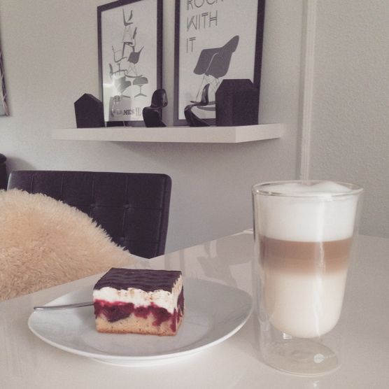 +Der Nachmittag ist Kuchenzeit+ +Der Nachmittag ist Kuchenzeit+