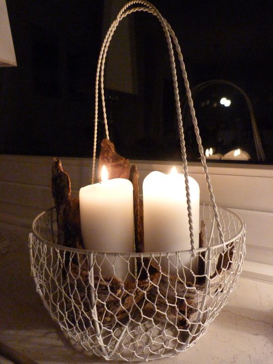 Ein Korb mit Kerzenschein Ein Korb mit Kerzenschein