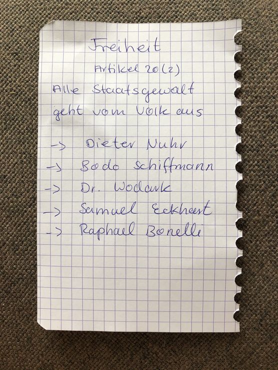 Diesen Zettel hat jemand Diesen Zettel hat jemand