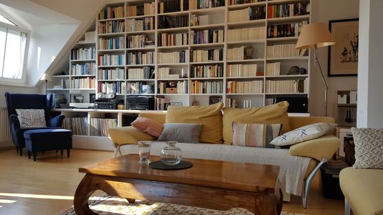 Frühjahrsputz im Bücherregal Frühjahrsputz im Bücherregal