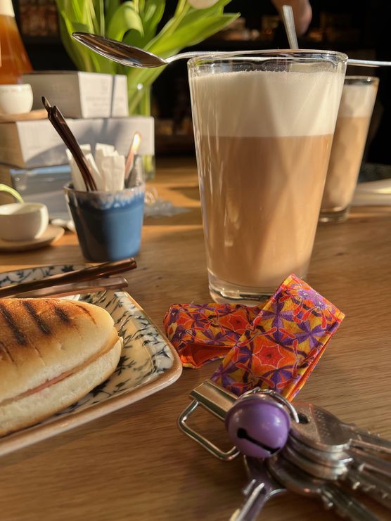 Kaffeepause im Café Gundel: Kaffeepause im Café Gundel: