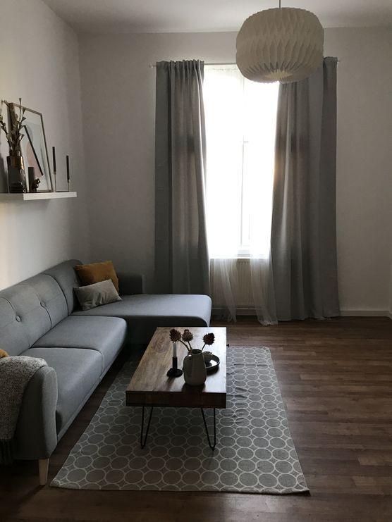 Frisch eingezogen im neuen Wohnzimmer Frisch eingezogen im neuen Wohnzimmer