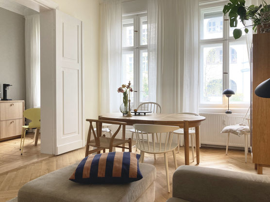 Kaffeezeit und Sofablick. Bei Kaffeezeit und Sofablick. Bei