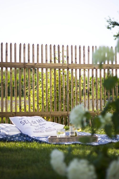 Sommerpicknick im Garten Sommerpicknick im Garten