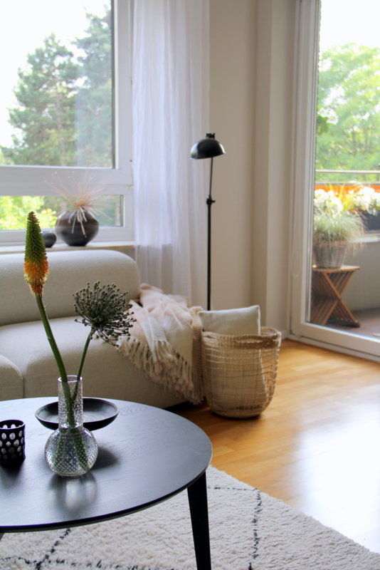 VON DRINNEN NACH DRAUSSEN
VON DRINNEN NACH DRAUSSEN