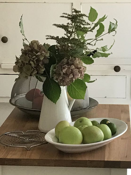 Blumen und Äpfel aus Blumen und Äpfel aus