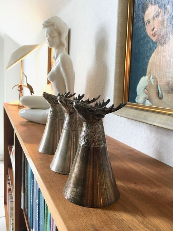 Schwebendes Mid Century Wandboard mit antiken Accessoires ...(Bild 7/12) Schwebendes Mid Century Wandboard mit antiken Accessoires ...(Bild 7/12)