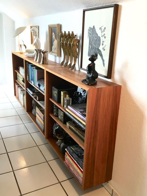 Schwebendes Mid Century Wandboard mit antiken Accessoires ...(Bild 8/12) Schwebendes Mid Century Wandboard mit antiken Accessoires ...(Bild 8/12)