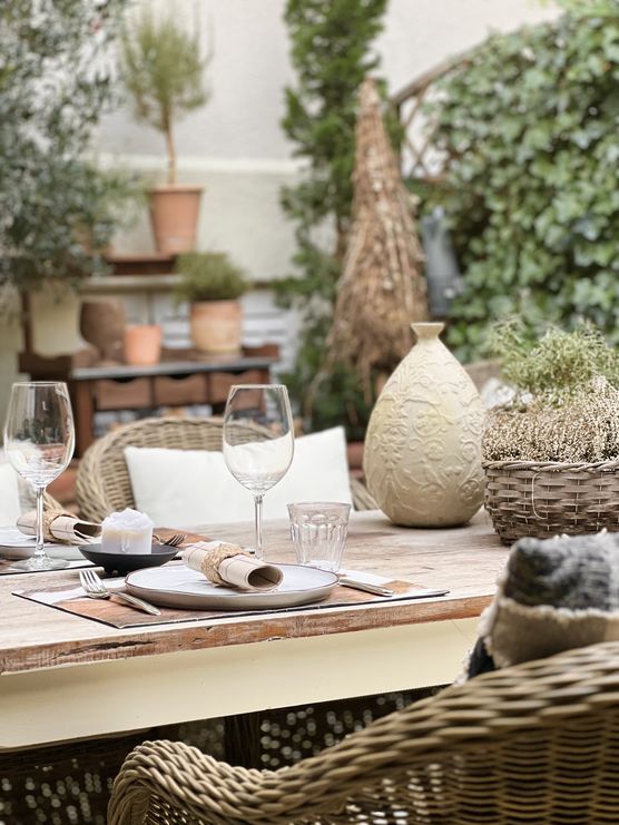 Oktoberlunch im Garten…. 🍁😌🥖🍷 Oktoberlunch im Garten…. 🍁😌🥖🍷