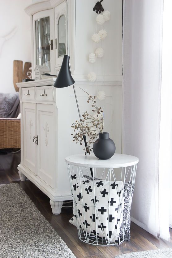 Altes Buffet mit Kreidefarbe gestrichen Altes Buffet mit Kreidefarbe gestrichen