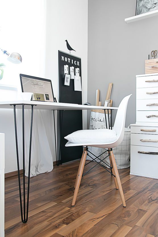 Neuer Arbeitstisch mit Hairpin Beinen Neuer Arbeitstisch mit Hairpin Beinen