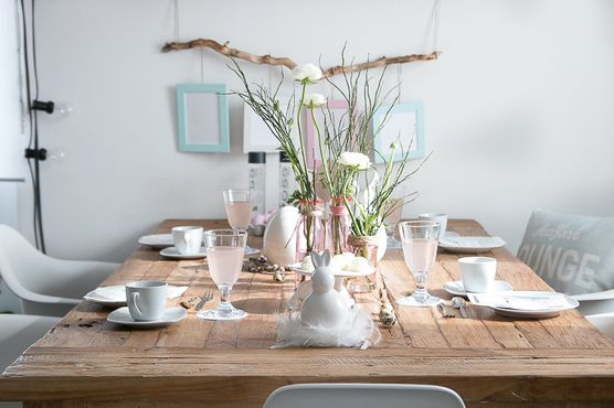 Tischdeko in Pastell-Tönen für Ostern Tischdeko in Pastell-Tönen für Ostern