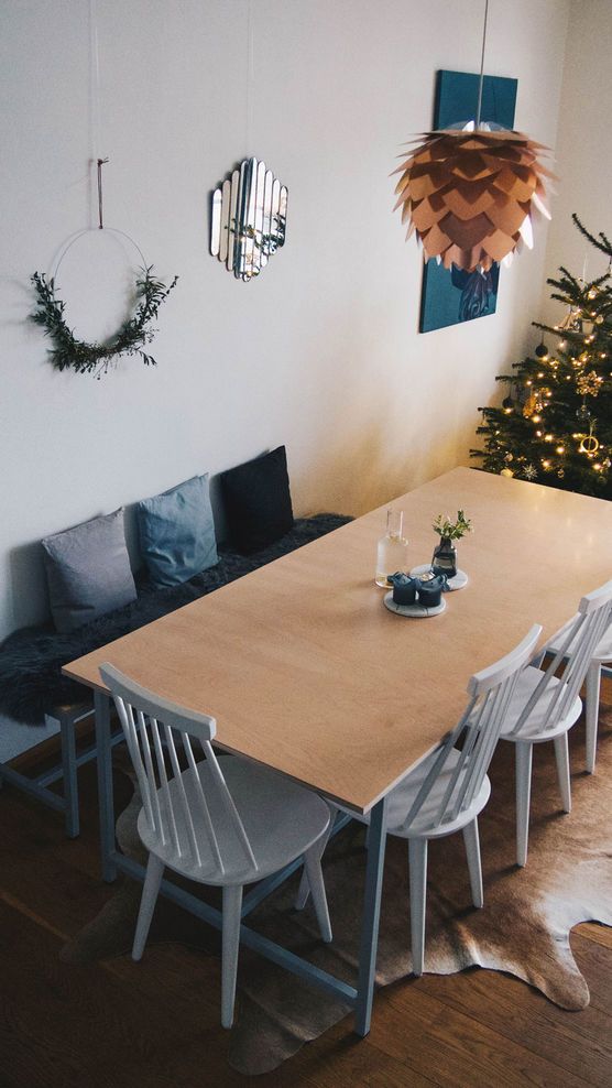 Unser neuer selbstgebauter Esstisch. Unser neuer selbstgebauter Esstisch.