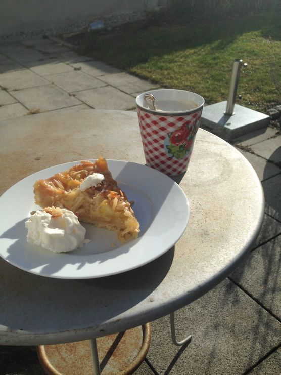 Frühling - Der erste Kaffee draußen Frühling - Der erste Kaffee draußen