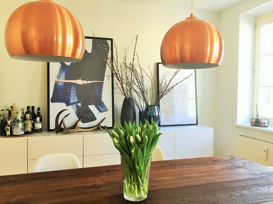 Der Frühling ist bei uns eingezogen...mit Weidenkätzchen und 50 weißen Tuplen Der Frühling ist bei uns eingezogen...mit Weidenkätzchen und 50 weißen Tuplen