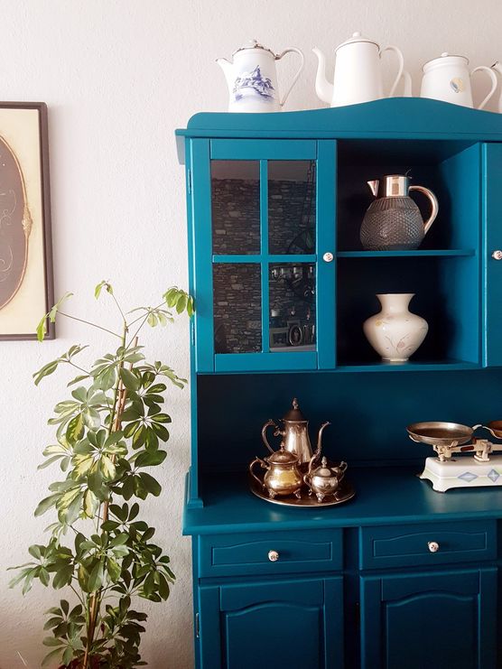 Der Buffetschrank begleitet uns Der Buffetschrank begleitet uns