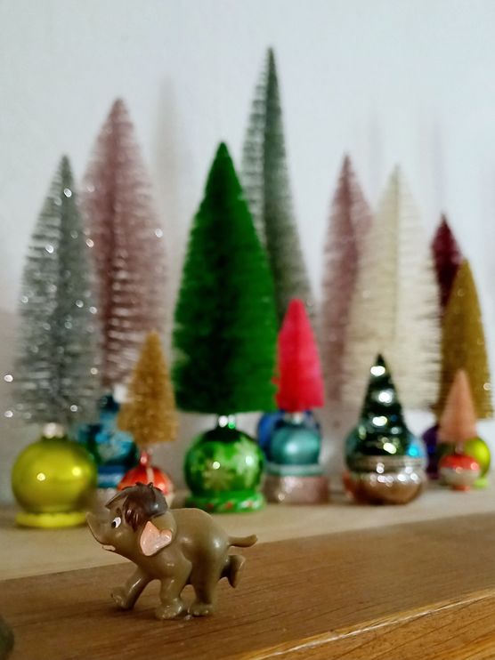 Bäumchenparty auf dem Wohnzimmerschrank Bäumchenparty auf dem Wohnzimmerschrank