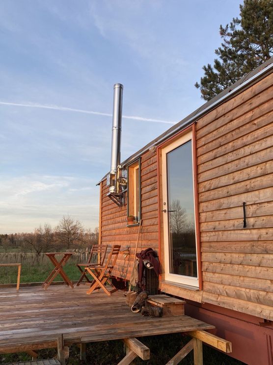 „Schuhe müssen leider draußen „Schuhe müssen leider draußen