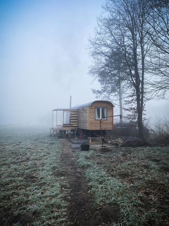 Ein mogendlicher Nebel schwebt Ein mogendlicher Nebel schwebt