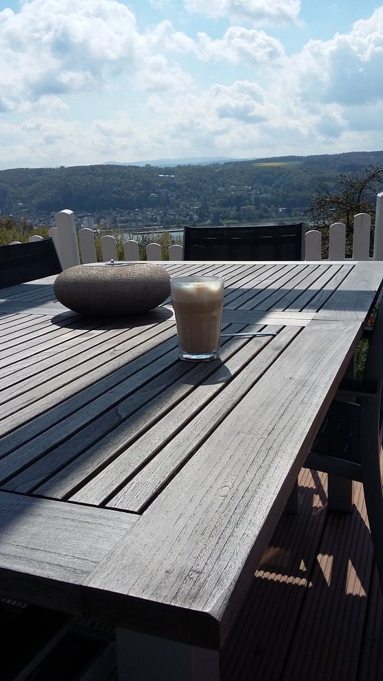 Immerhin ein Kaffee auf der Terrasse Immerhin ein Kaffee auf der Terrasse