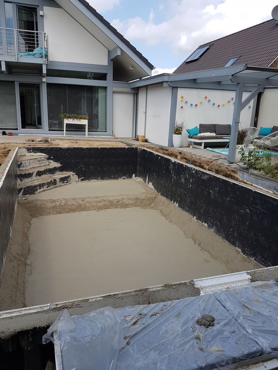 Heute kam der Betonkran Heute kam der Betonkran