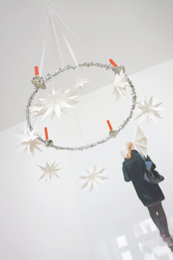 DIY-Sterne
Diesmal schwebt unser Kranz DIY-Sterne
Diesmal schwebt unser Kranz