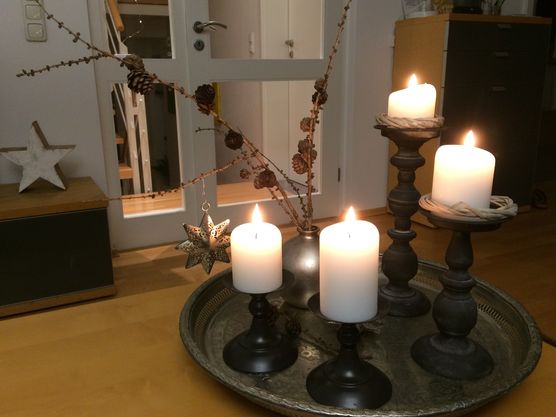 Abendlicher Kerzenschein im warmen Abendlicher Kerzenschein im warmen