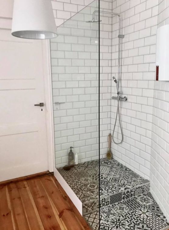 Fliesen und Holz im Badezimmer Fliesen und Holz im Badezimmer