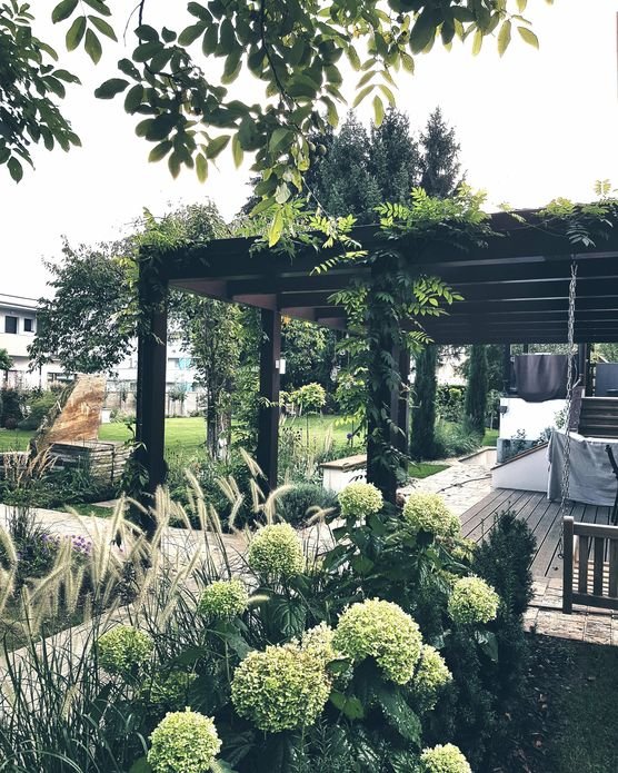 Inzwischen gleicht der Garten Inzwischen gleicht der Garten