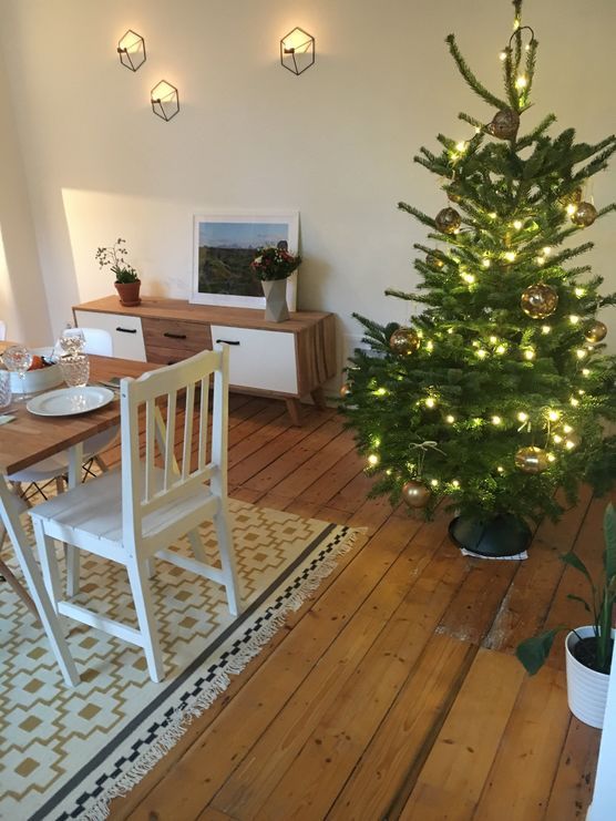 Die Tanne ist eingezogen... Die Tanne ist eingezogen...