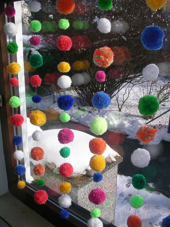 Bommeln am Fenster Bommeln am Fenster