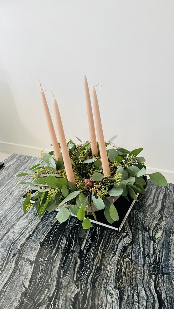 So sieht unser Adventskranz So sieht unser Adventskranz