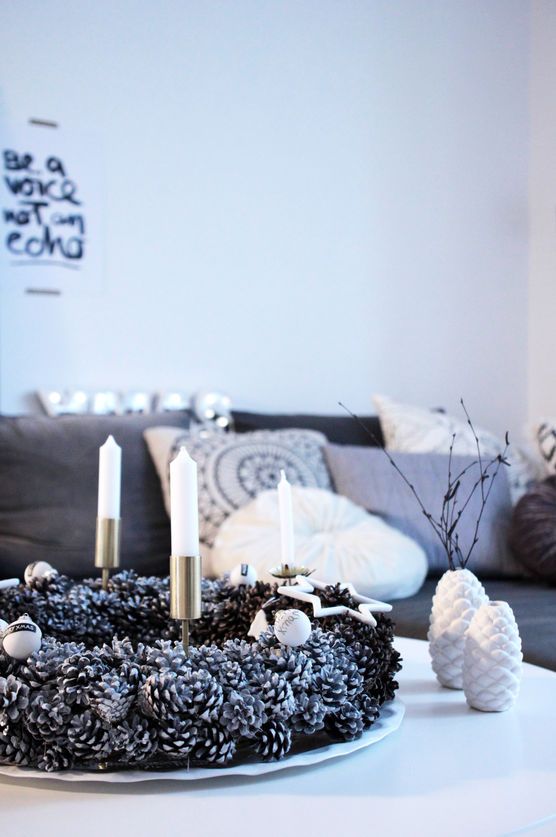 Adventskranz aus Tannenzapfen Adventskranz aus Tannenzapfen