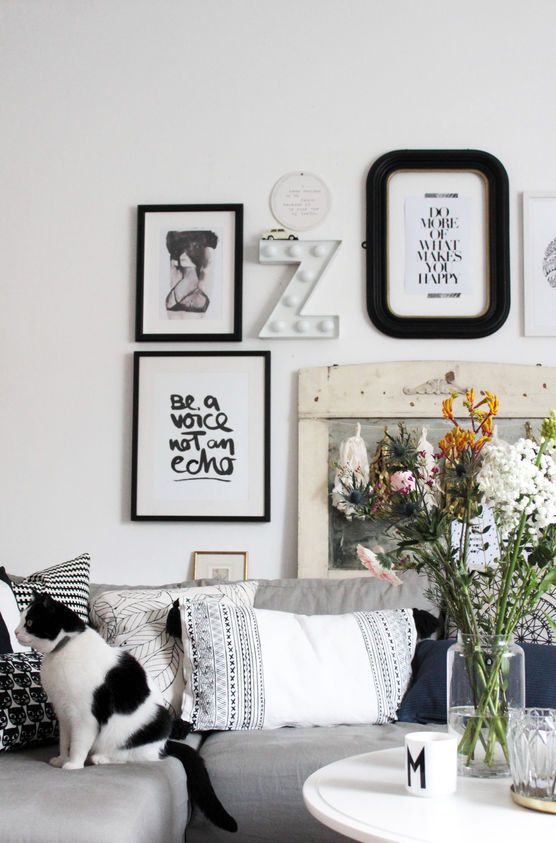 Lucy machte s sich auf der Couch gemütlich Lucy machte s sich auf der Couch gemütlich