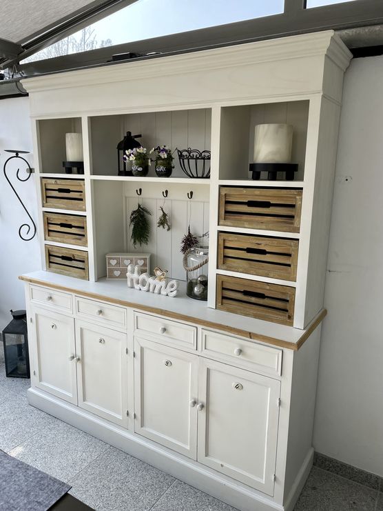 Schrank in der Höhe Schrank in der Höhe