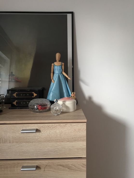 Windschiefe Kommode. Seit dem Windschiefe Kommode. Seit dem