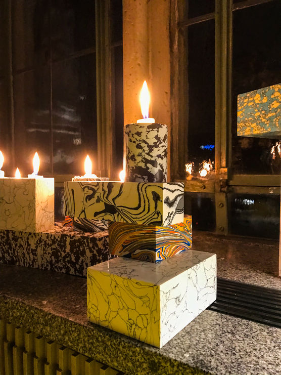 Ins Feuer starren für Ins Feuer starren für